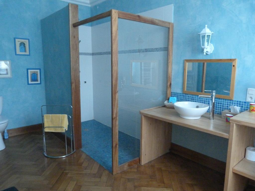 Domaine Des Deux Cedres Bed & Breakfast Gauriac Room photo